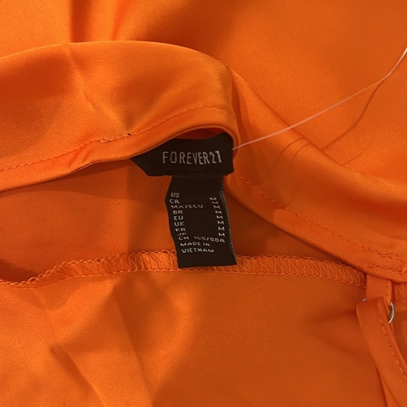 Woman’s dress - Picture 3 of 3